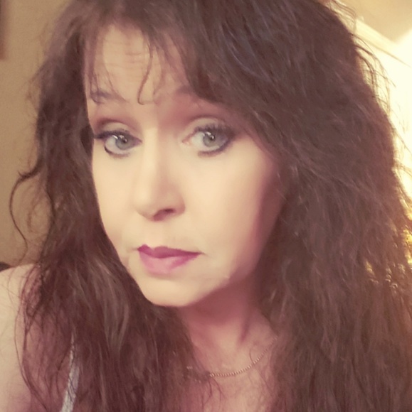 Meet your Posher, Lisa - Picture 2 of 2